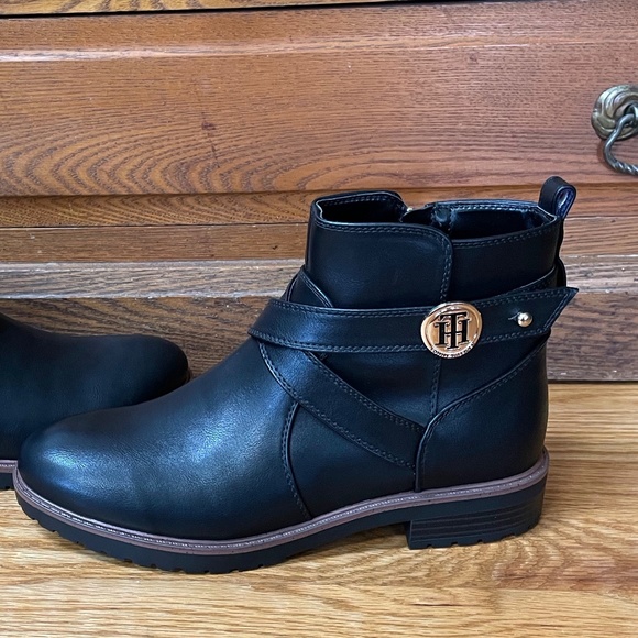 Tommy Hilfiger booties NWOB - Picture 6 of 6